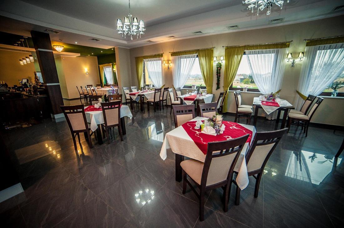 טיצ'י Hotel Ab מראה חיצוני תמונה