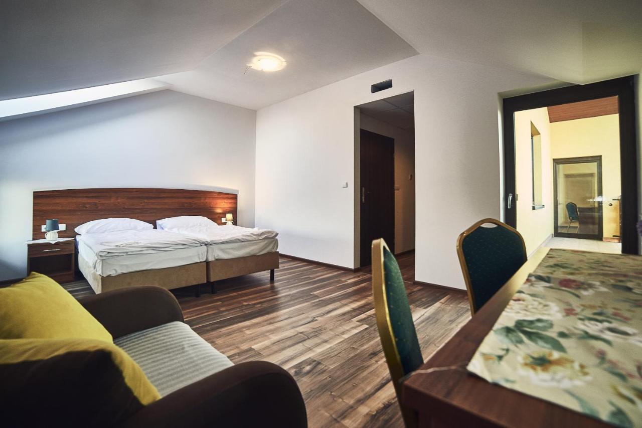 טיצ'י Hotel Ab מראה חיצוני תמונה