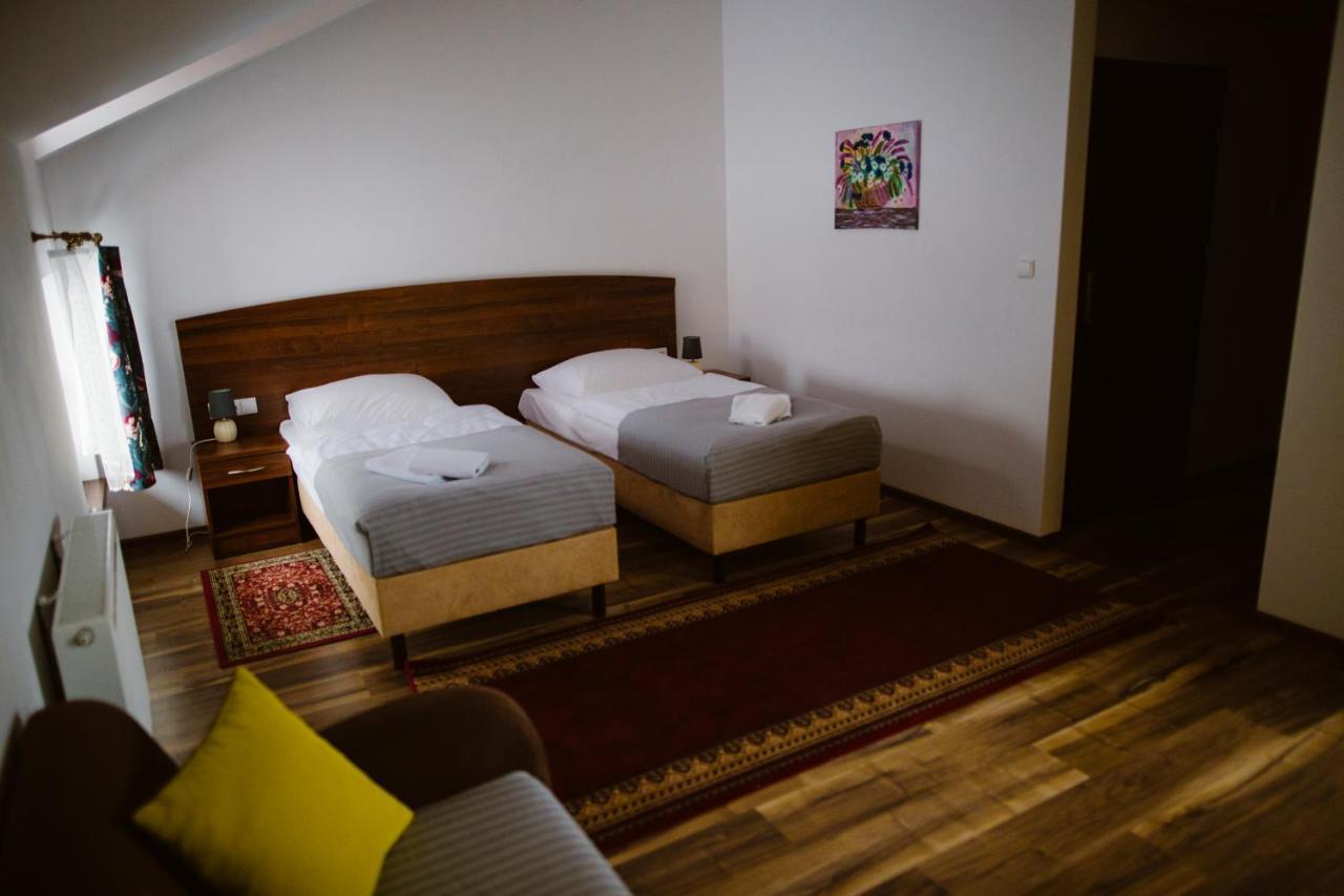 טיצ'י Hotel Ab מראה חיצוני תמונה