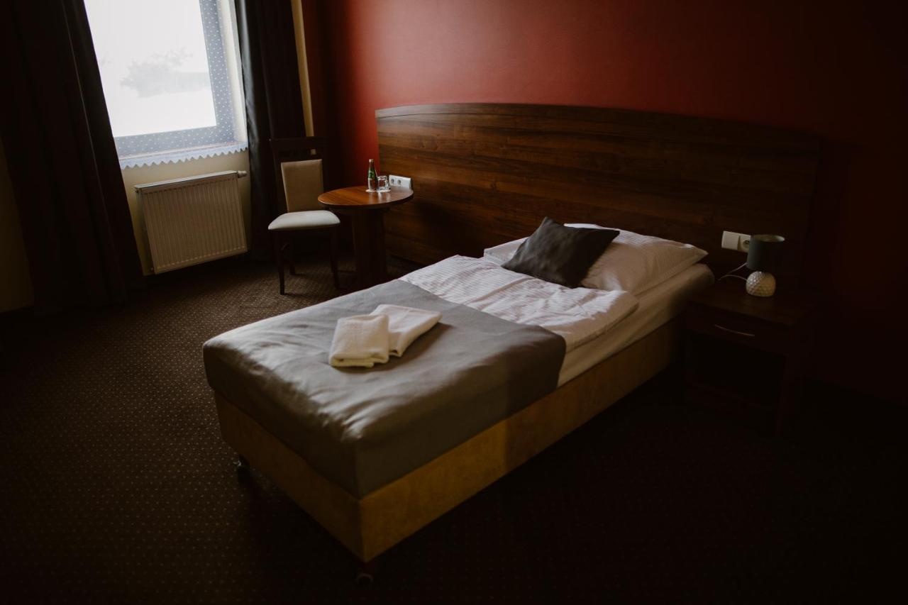 טיצ'י Hotel Ab מראה חיצוני תמונה