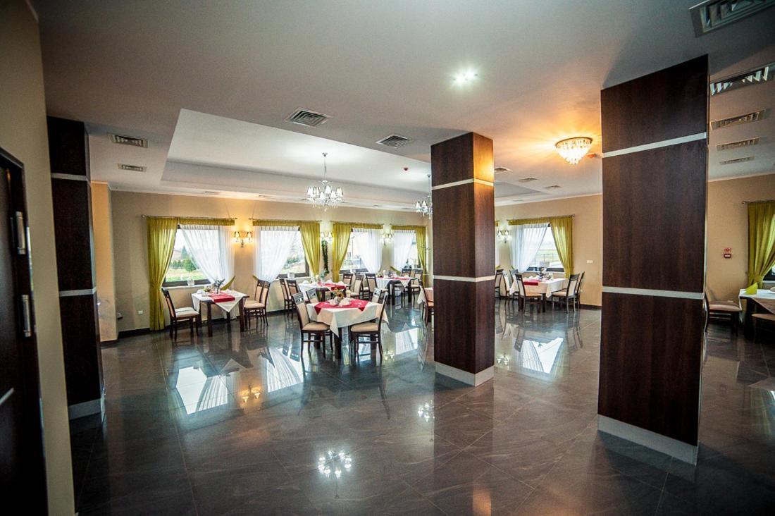 טיצ'י Hotel Ab מראה חיצוני תמונה